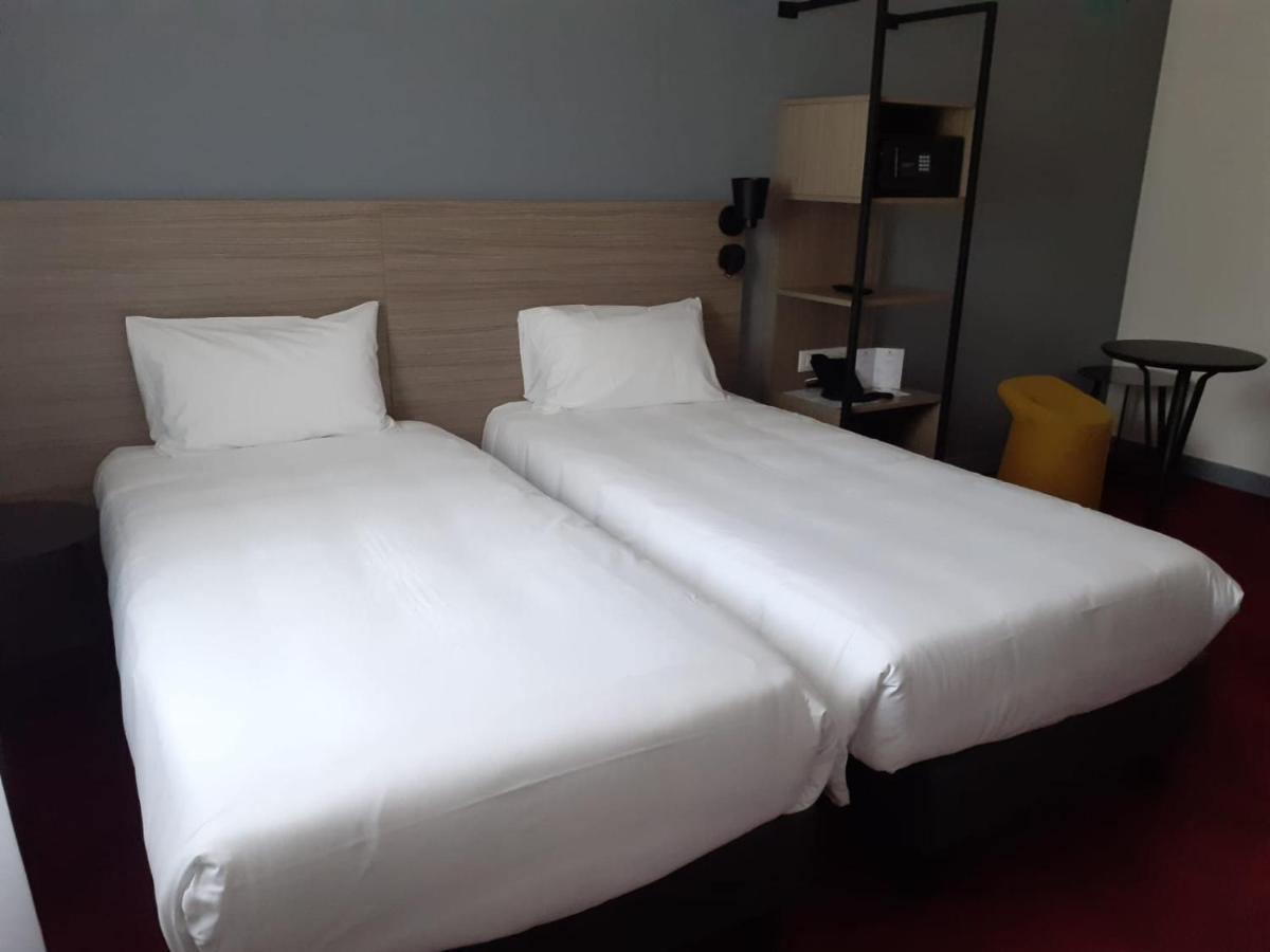 Sure Hotel By Best Western Les Portes De Montauban Bagian luar foto