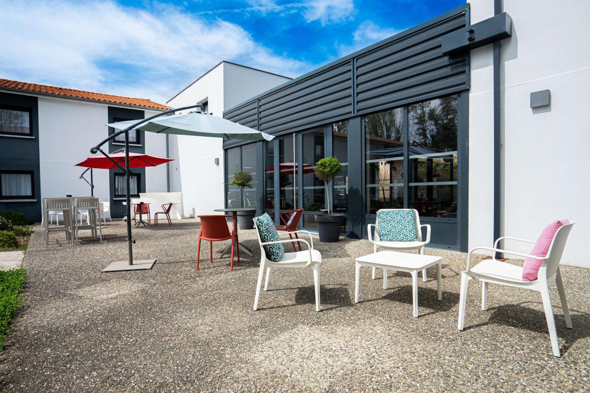 Sure Hotel By Best Western Les Portes De Montauban Bagian luar foto