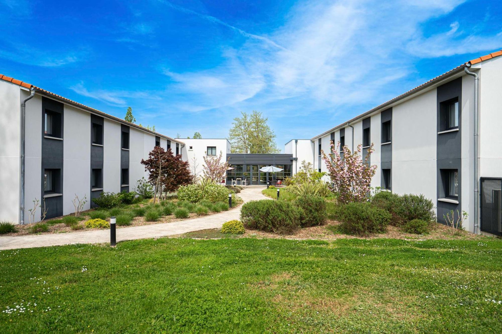 Sure Hotel By Best Western Les Portes De Montauban Bagian luar foto
